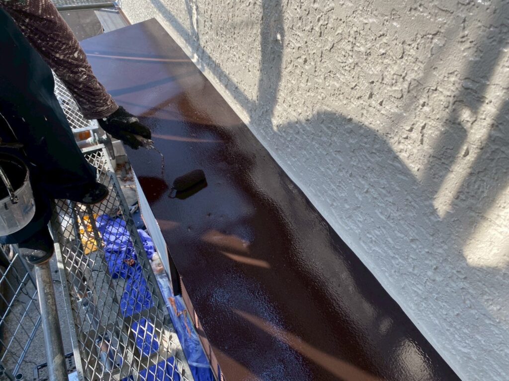 霧よけ庇上塗り