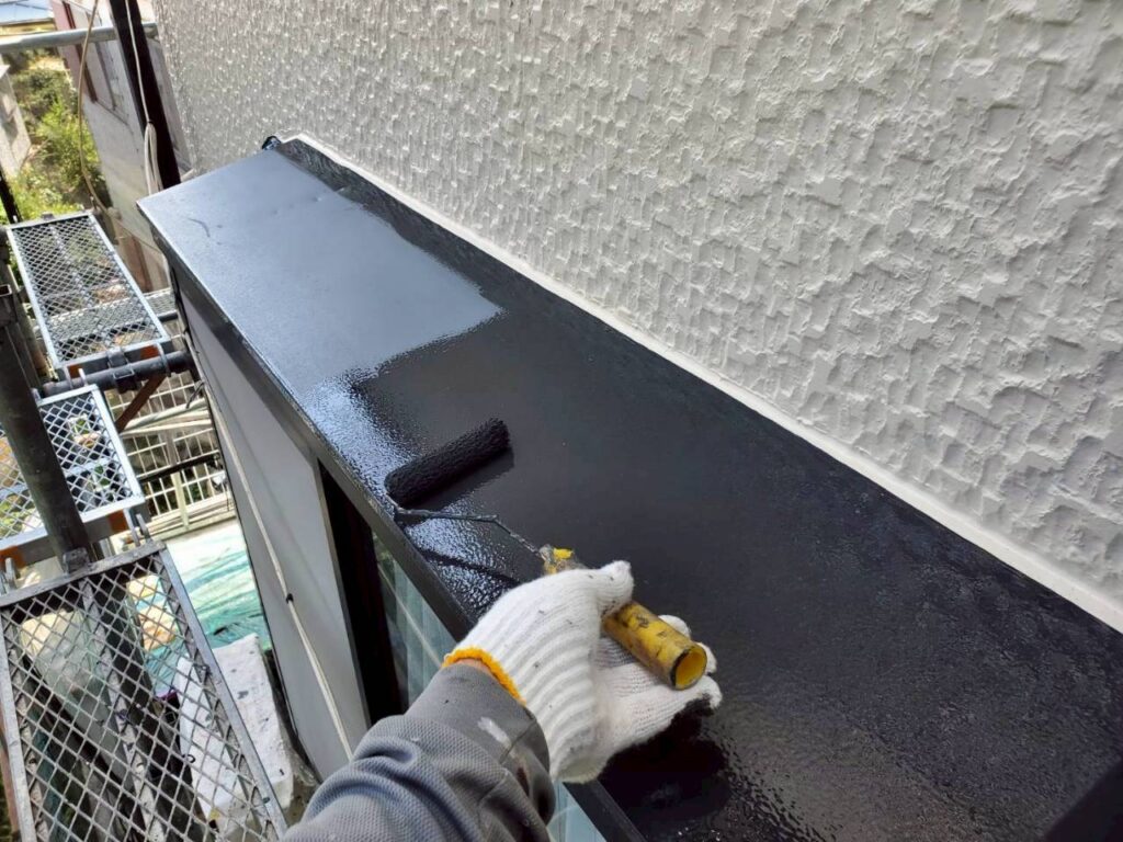 霧よけ庇中塗り