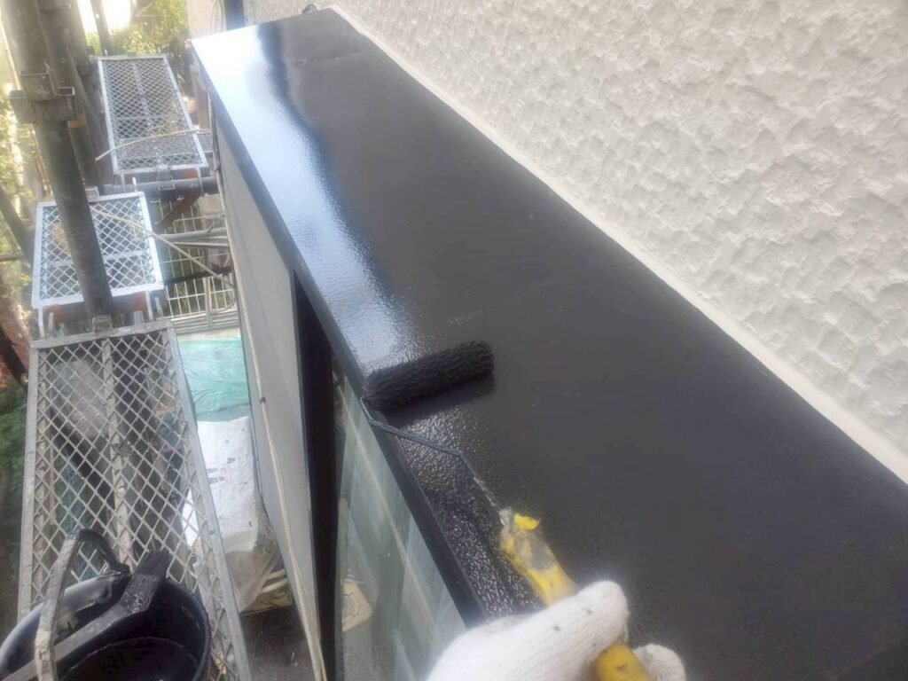 霧よけ庇上塗り
