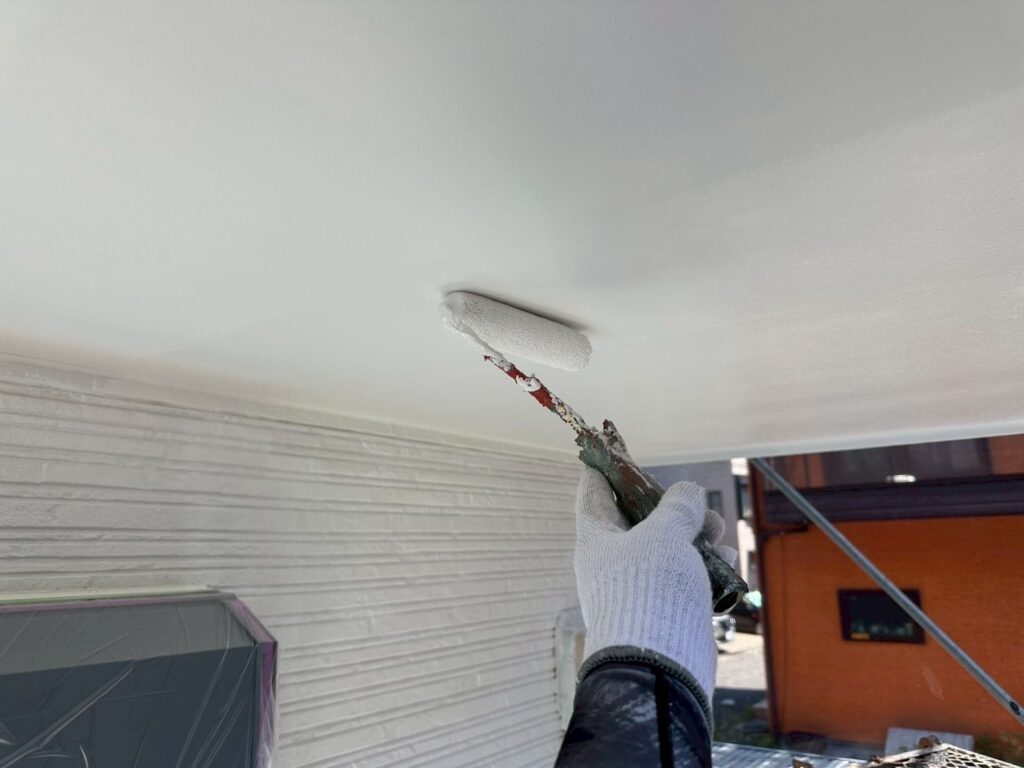 軒天上塗り2回目