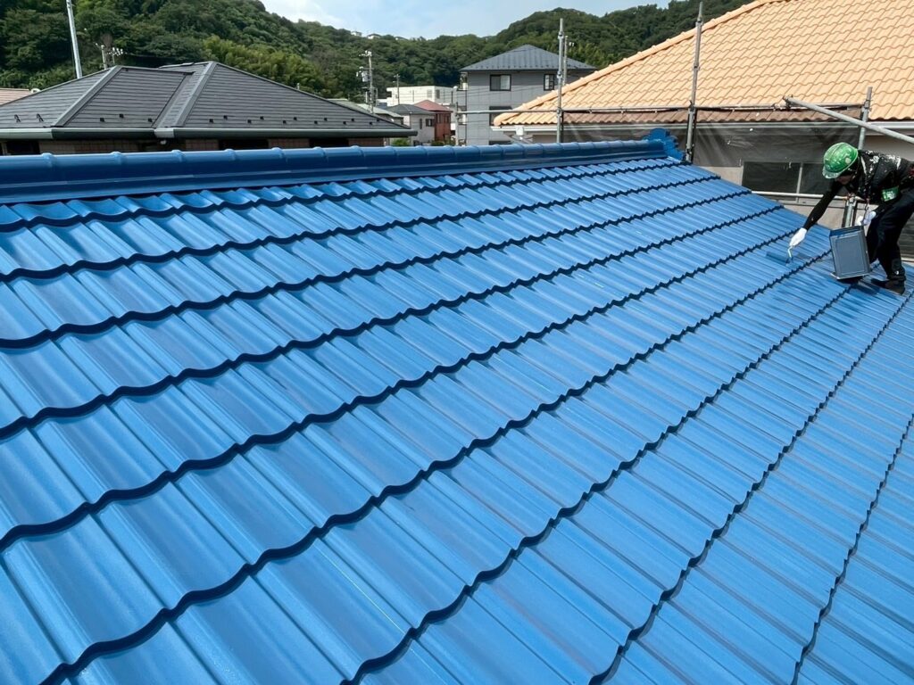屋根上塗り