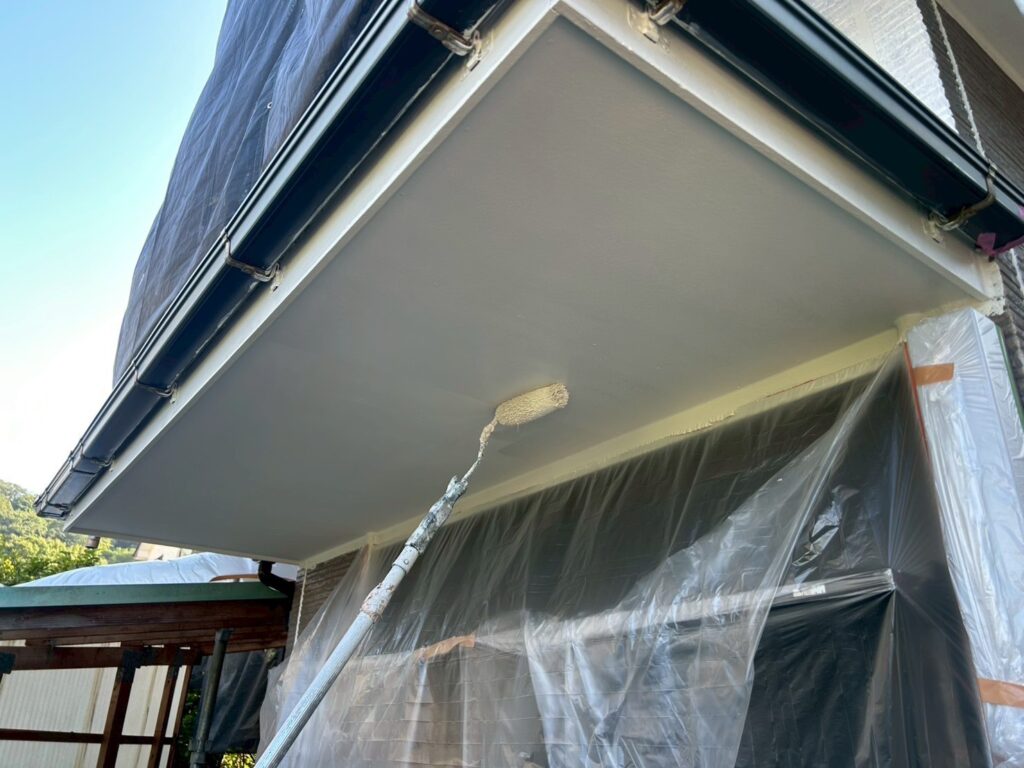軒天上塗り2回目
