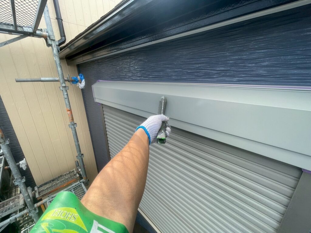 シャッターボックス下塗り