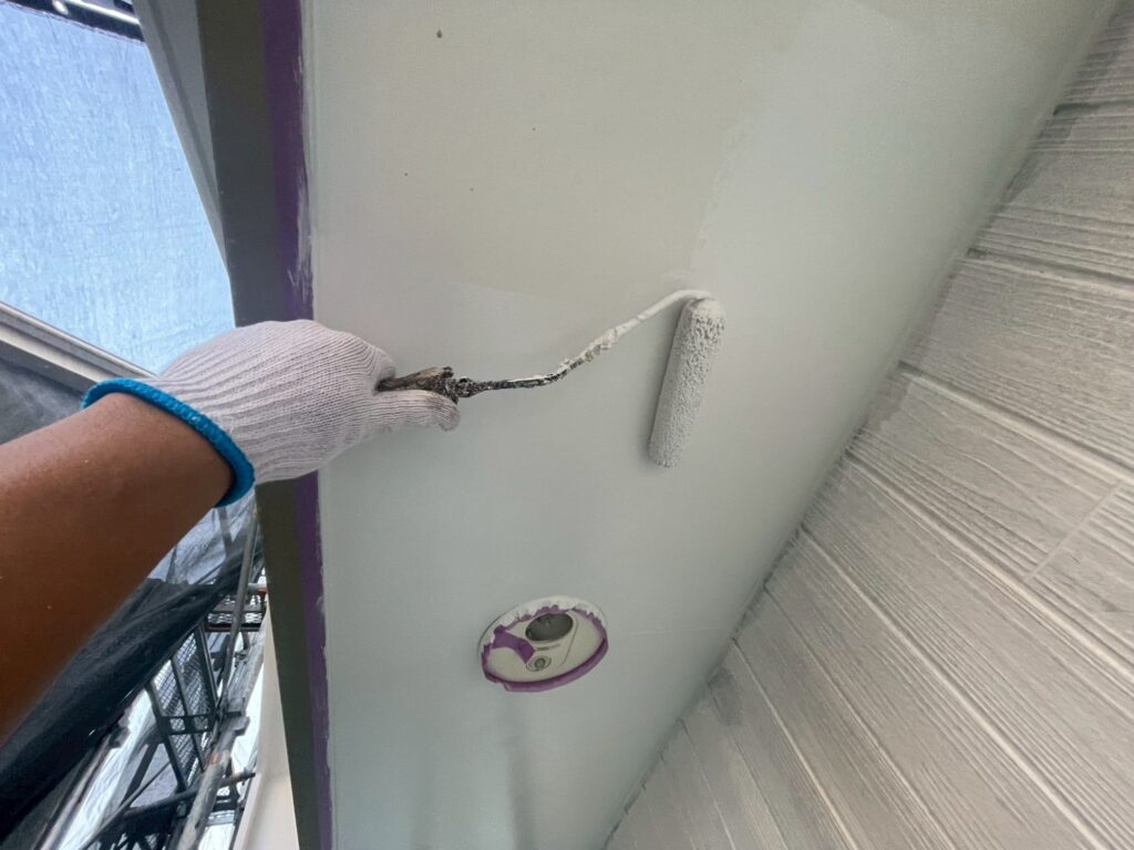 軒天上塗り1回目