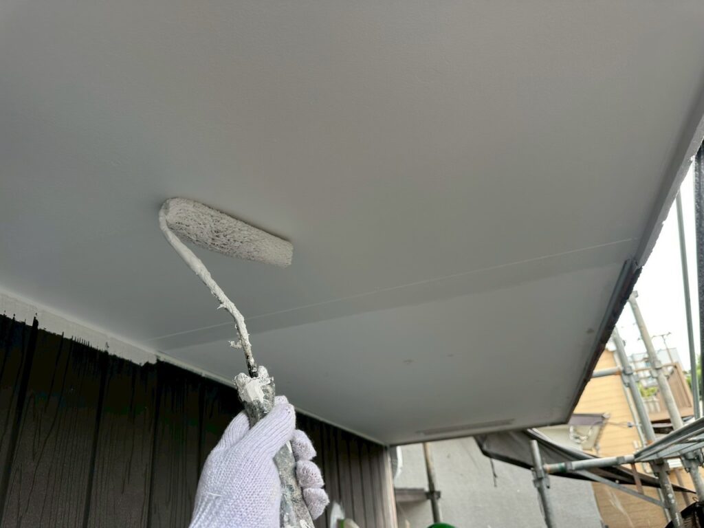 軒天上塗り1回目