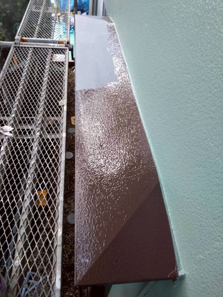 霧よけ庇中塗り