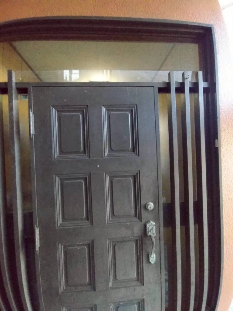 玄関ドア施工前