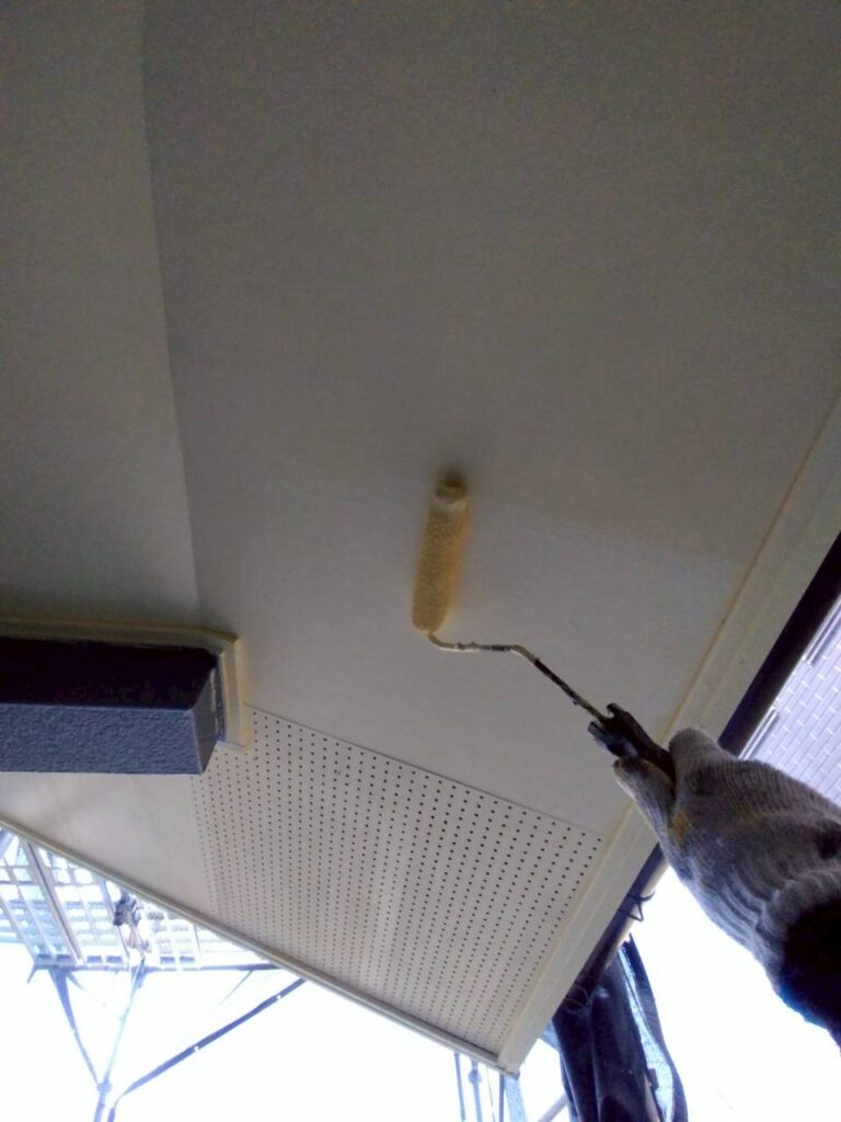 軒天上塗り2回目
