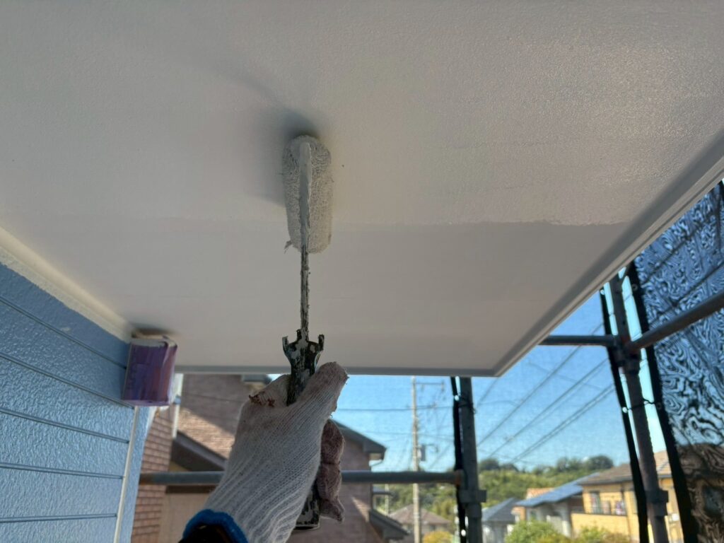 軒天上塗り1回目