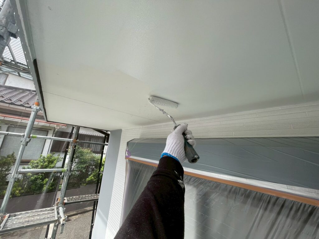 軒天上塗り1回目