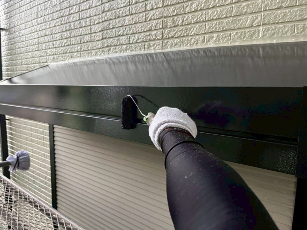 シャッターボックス上塗り