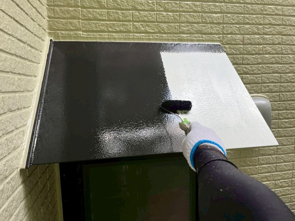 霧よけ庇中塗り