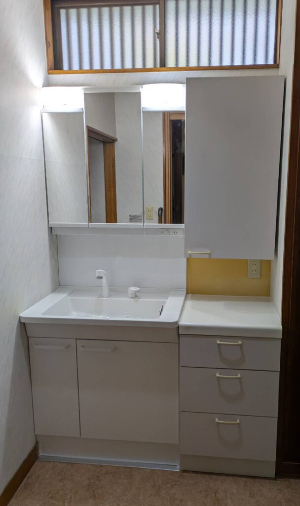 洗面化粧台施工前