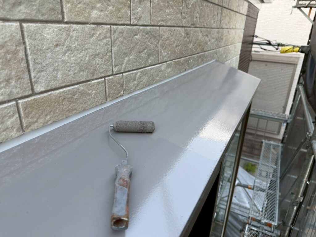 霧よけ庇上塗り