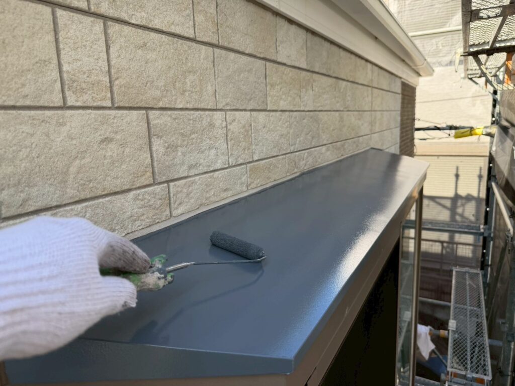 霧よけ庇下塗り