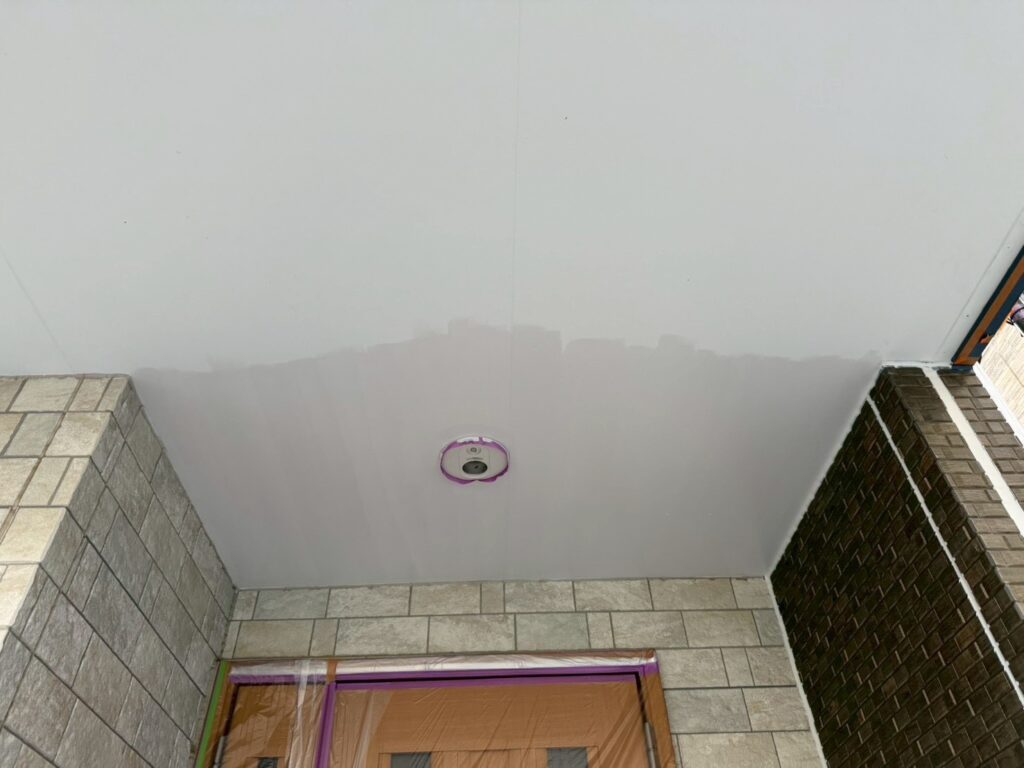 軒天上塗り1回目