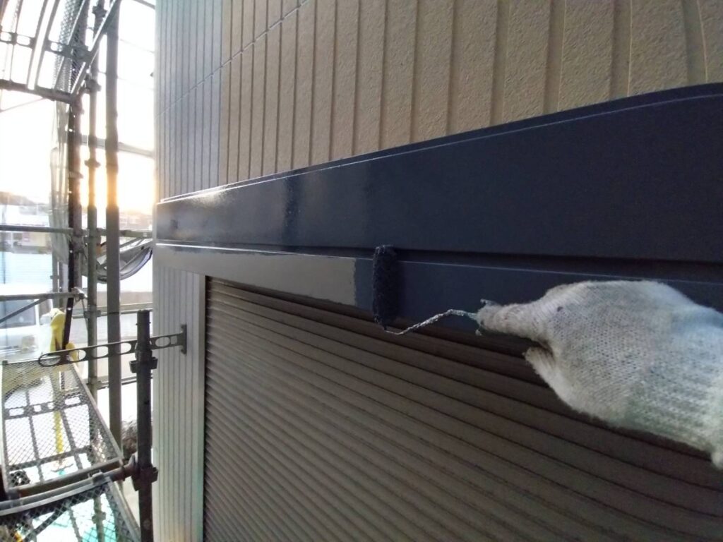 シャッタ－ボックス下塗り