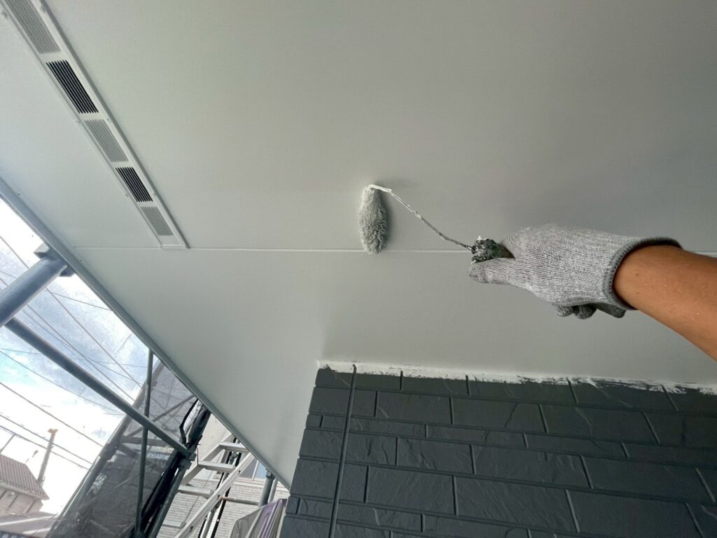 軒天上塗り2回目
