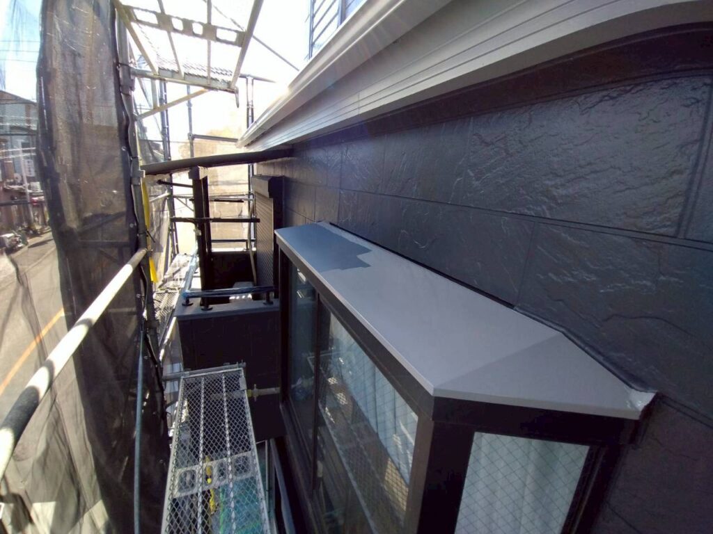 霧よけ庇中塗り