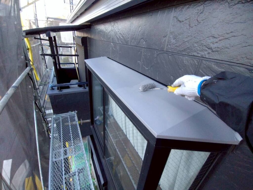 霧よけ庇上塗り