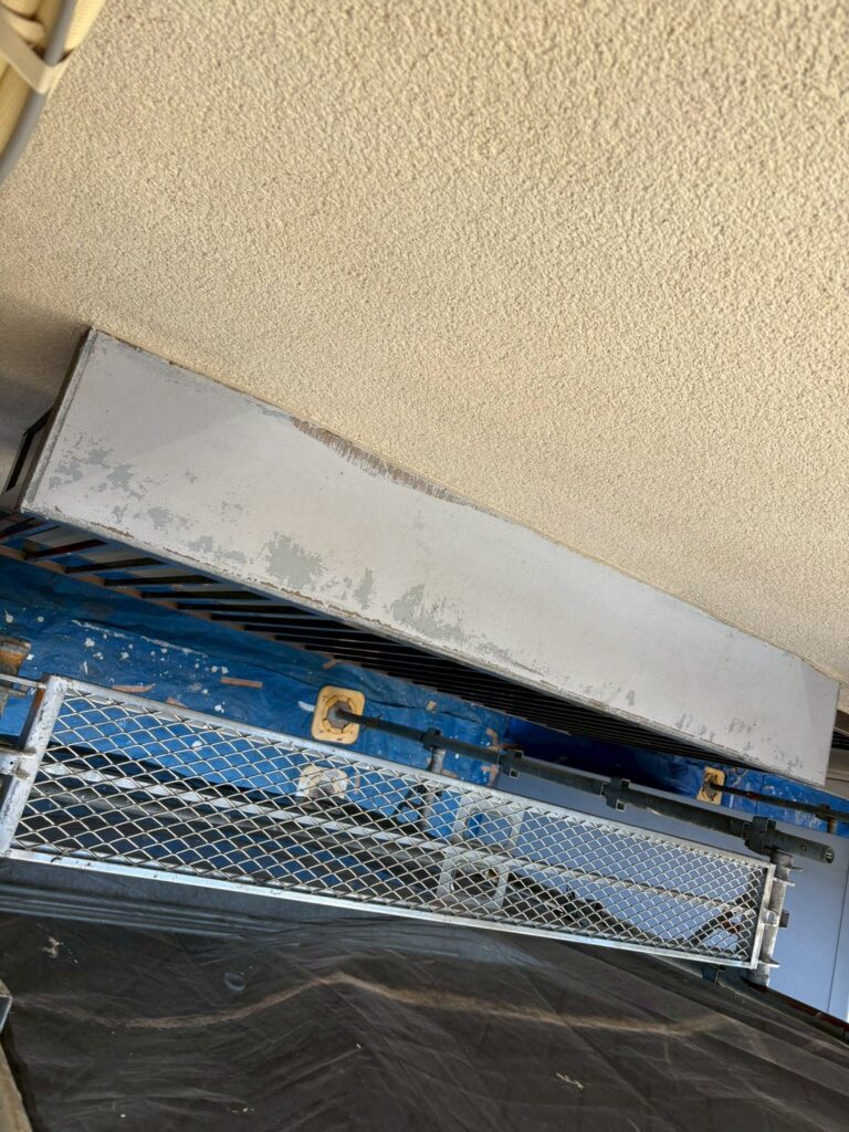 霧よけ庇施工前