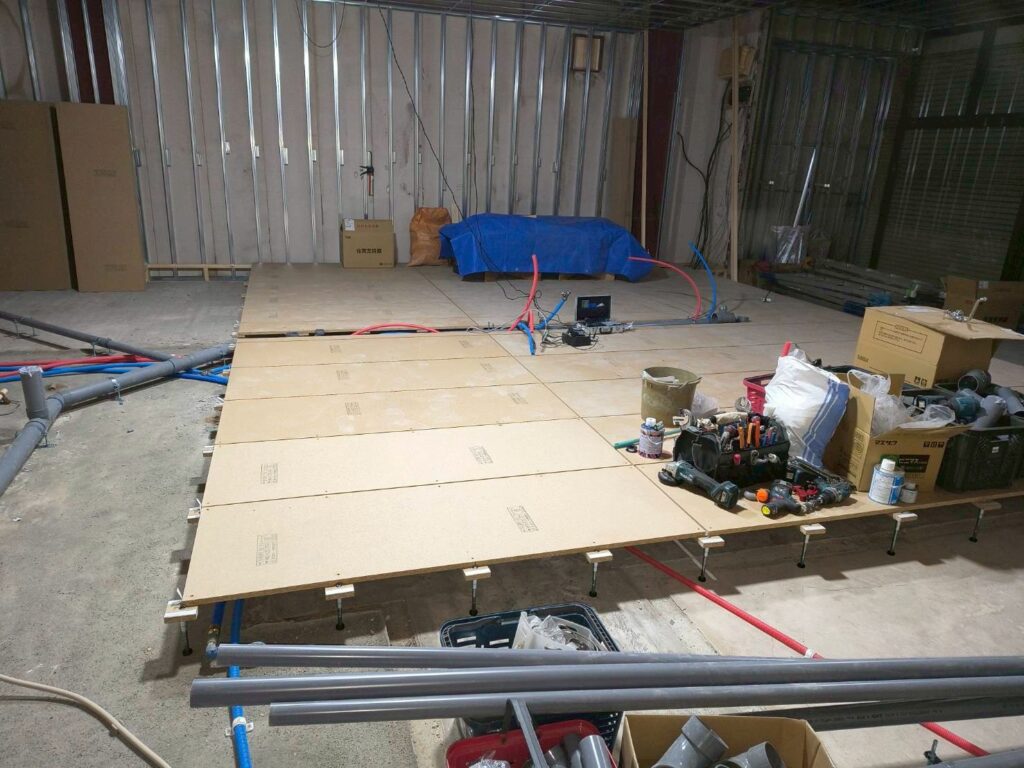 内装工事施工中