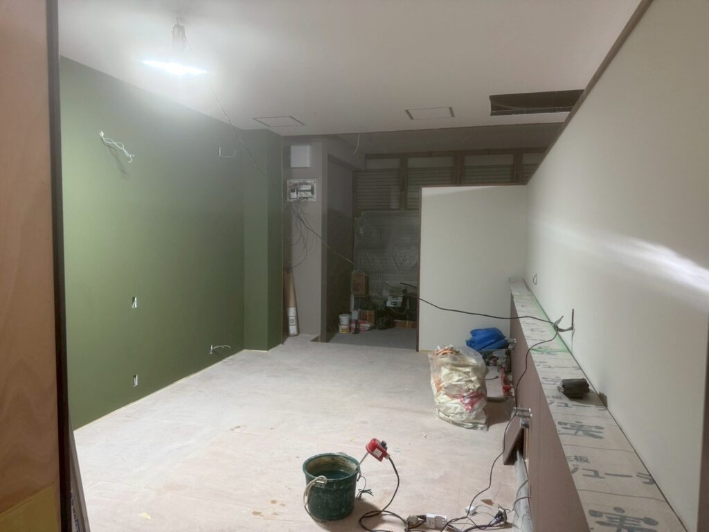 内装工事施工中