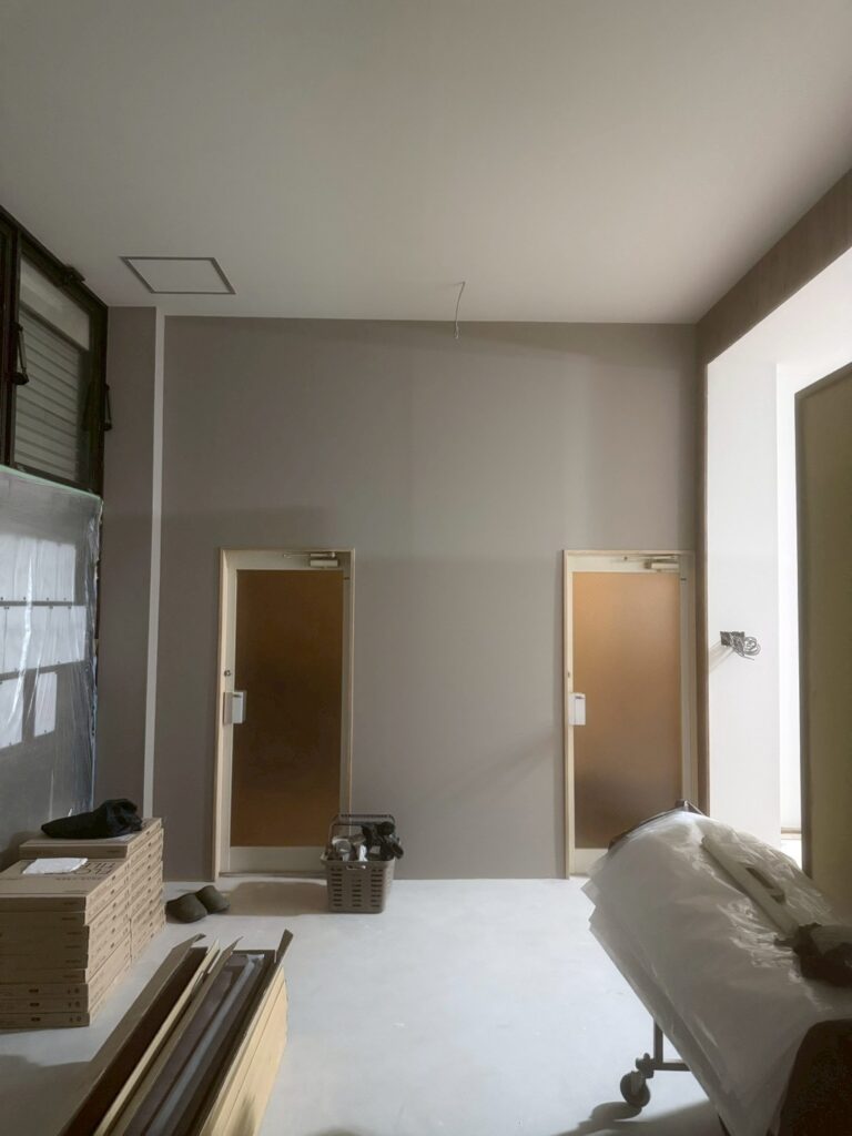 内装工事施工中