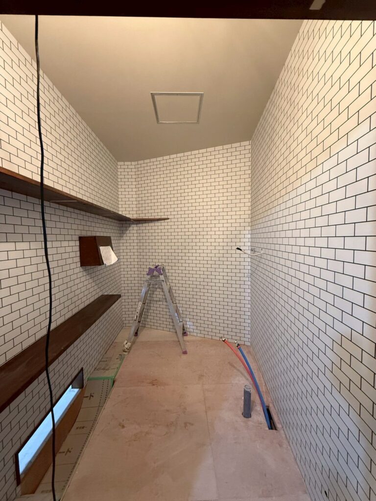 内装工事施工中