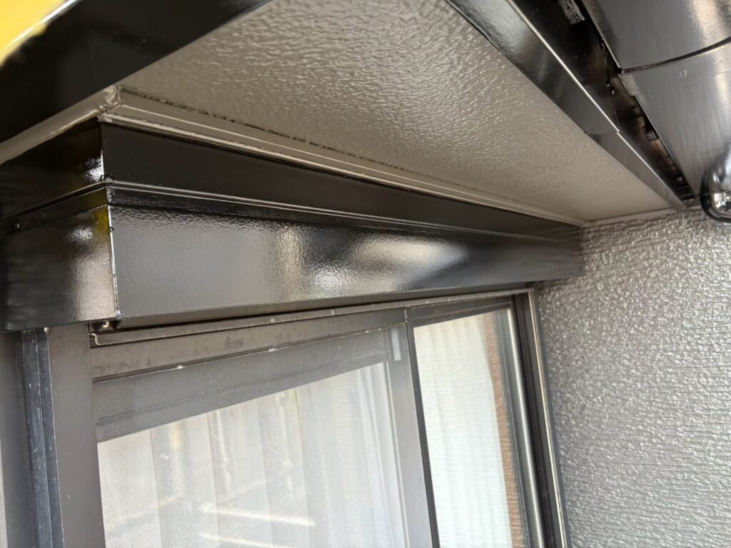 シャッターボックス塗装施工完了