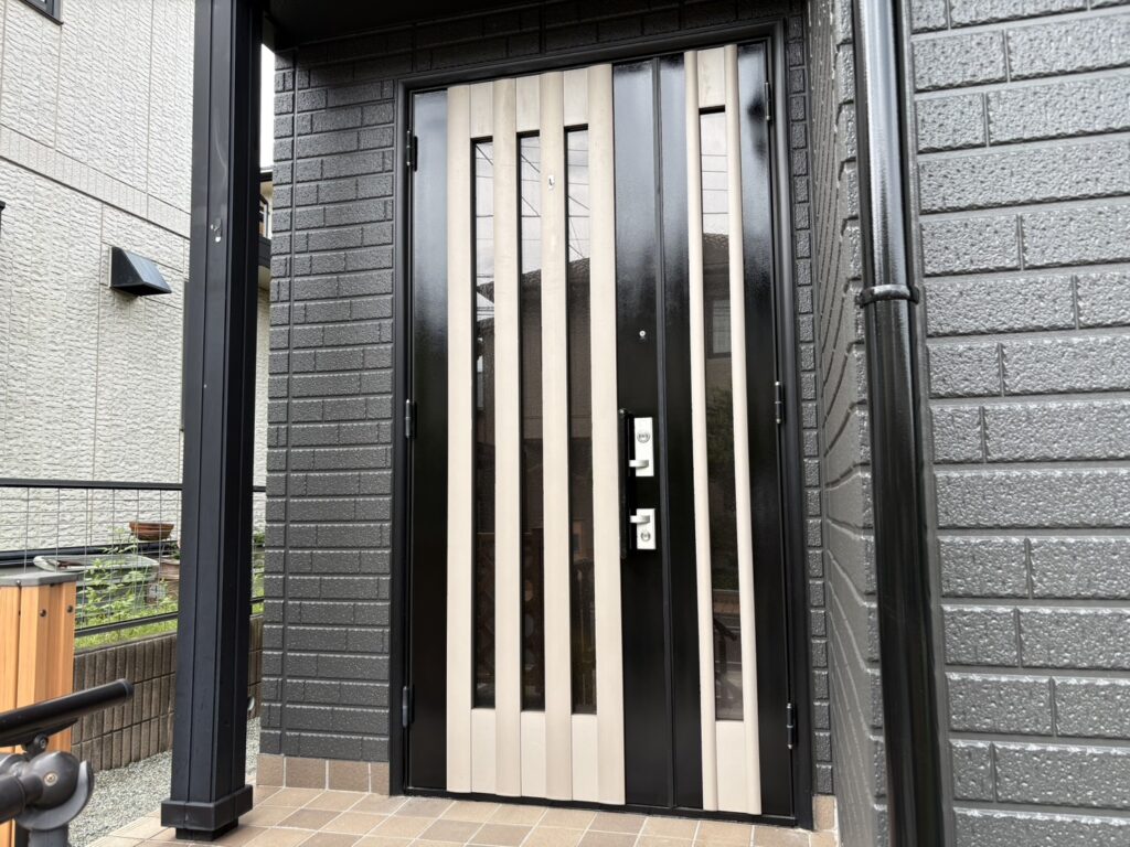 玄関ドア塗装施工完了
